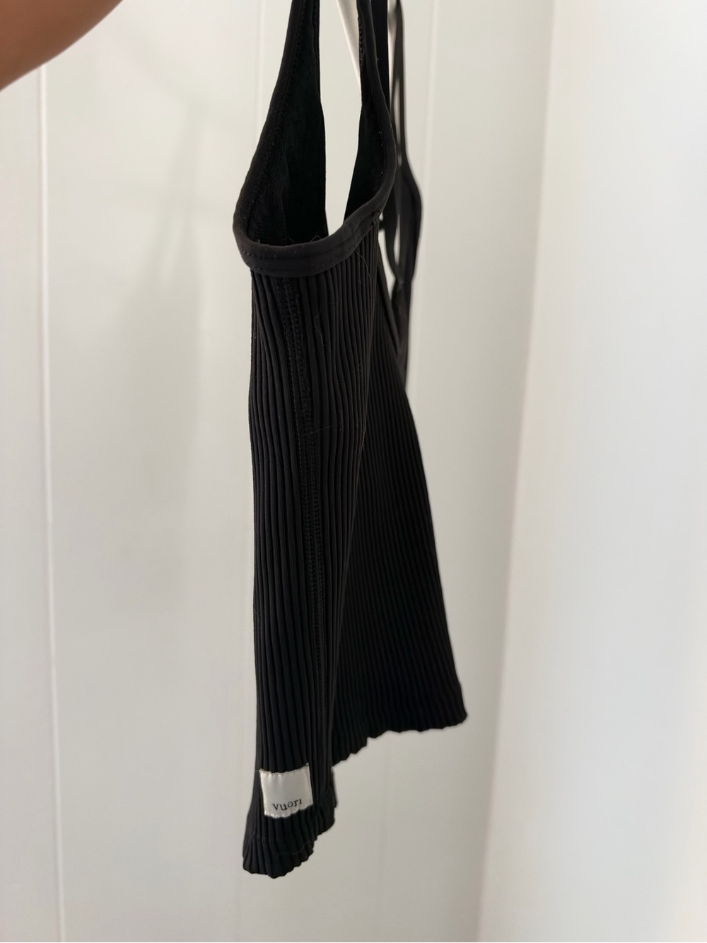 Vouri Ribbed Cross-Back - Picture 3 of 3